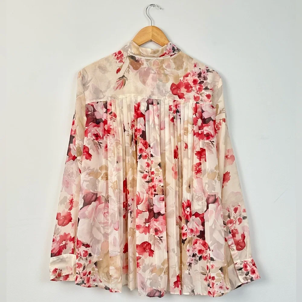 Chaps Pink & Cream Floral Button Up Blouse with Pleated Back - Picture 5 of 6